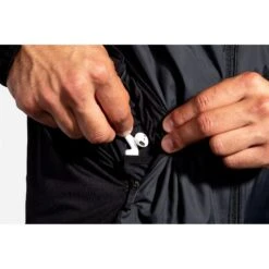 BROOKS Men's Fusion Hybrid Jacket - Black 12 BROOKS Men's Fusion Hybrid Jacket - Black -Sports Clothing Sale Store 211299 001 D7 Fusion Hybrid Jacket 2
