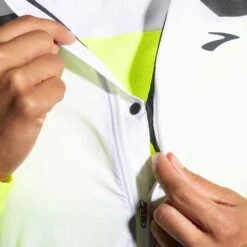 BROOKS Women's Run Visible Convertible Jacket - White/Asphalt/Nightlife 26 BROOKS Women's Run Visible Convertible Jacket - White/Asphalt/Nightlife -Sports Clothing Sale Store 221560 134 D4 Run Visible Convertible Jacket